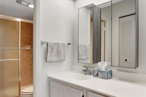 Condo in Lauderhill, Florida, 2 bedrooms  № 1863295 - photo 15