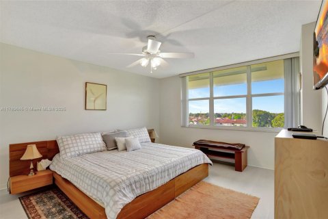 Condo in Lauderhill, Florida, 2 bedrooms  № 1863295 - photo 10