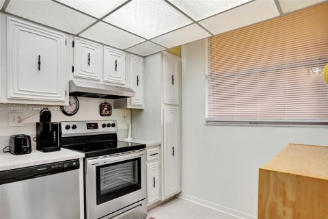 Condo in Lauderhill, Florida, 2 bedrooms  № 1863295 - photo 21