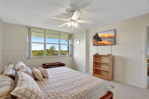 Condo in Lauderhill, Florida, 2 bedrooms  № 1863295 - photo 11