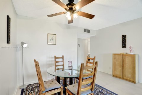Condo in Lauderhill, Florida, 2 bedrooms  № 1863295 - photo 8