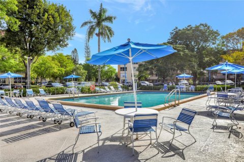 Condo in Lauderhill, Florida, 2 bedrooms  № 1863295 - photo 30