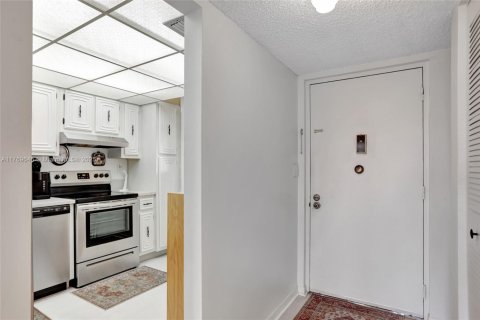 Condo in Lauderhill, Florida, 2 bedrooms  № 1863295 - photo 20