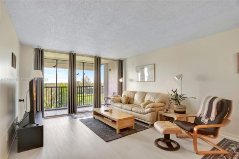 Condo in Lauderhill, Florida, 2 bedrooms  № 1863295 - photo 2