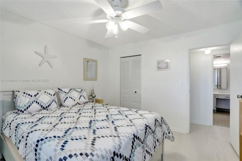 Condo in Lauderhill, Florida, 2 bedrooms  № 1863295 - photo 17