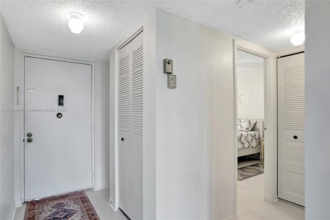 Condo in Lauderhill, Florida, 2 bedrooms  № 1863295 - photo 25