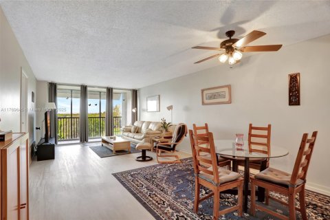 Condo in Lauderhill, Florida, 2 bedrooms  № 1863295 - photo 7