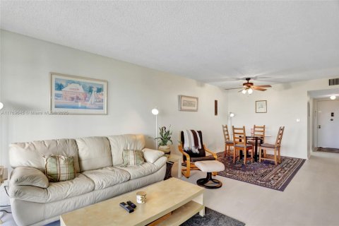 Condo in Lauderhill, Florida, 2 bedrooms  № 1863295 - photo 4