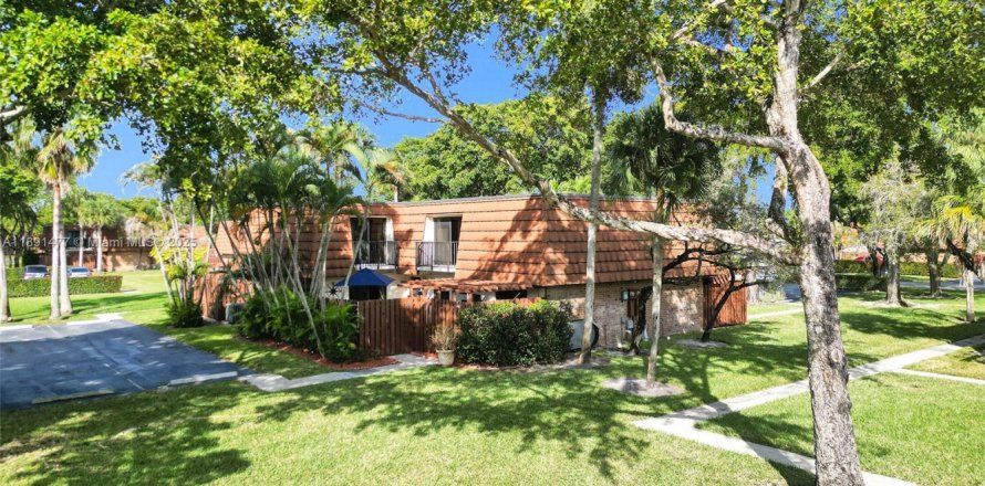 Townhouse in Davie, Florida 3 bedrooms, 153.66 sq.m. № 1943654