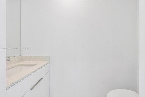 Купить коммерческую недвижимость в Майами, Флорида 232.26м2, № 1942338 - фото 17