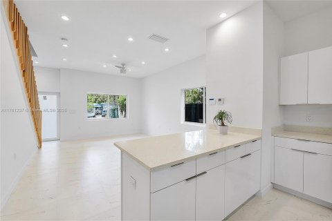 Купить коммерческую недвижимость в Майами, Флорида 232.26м2, № 1942338 - фото 11