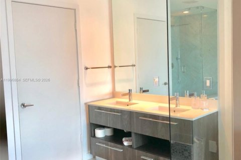 Condominio en alquiler en Miami, Florida, 1 dormitorio, 87.33 m2 № 2058568 - foto 4