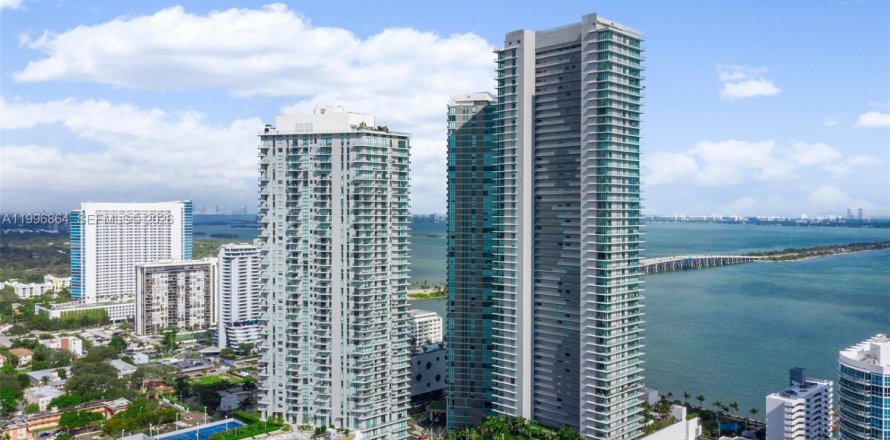 Condominio en Miami, Florida, 1 dormitorio  № 2058568