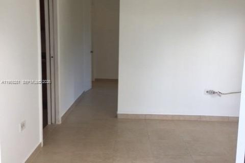 Apartamento en alquiler en Miami, Florida, 1 dormitorio, 139.54 m2 № 2018113 - foto 5