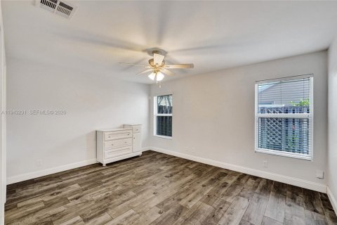 House in Davie, Florida 2 bedrooms, 116.69 sq.m. № 1999590 - photo 12