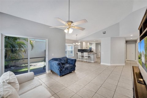 House in Davie, Florida 2 bedrooms, 116.69 sq.m. № 1999590 - photo 20