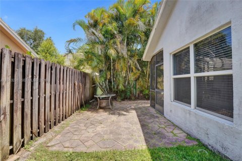 House in Davie, Florida 2 bedrooms, 116.69 sq.m. № 1999590 - photo 24