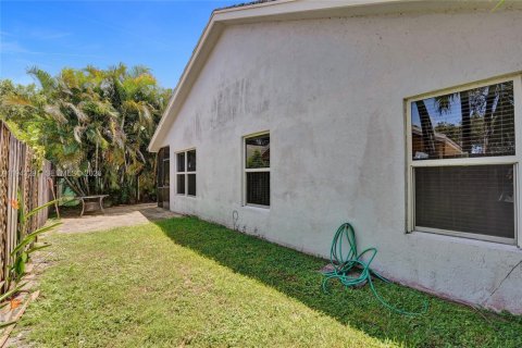 House in Davie, Florida 2 bedrooms, 116.69 sq.m. № 1999590 - photo 25