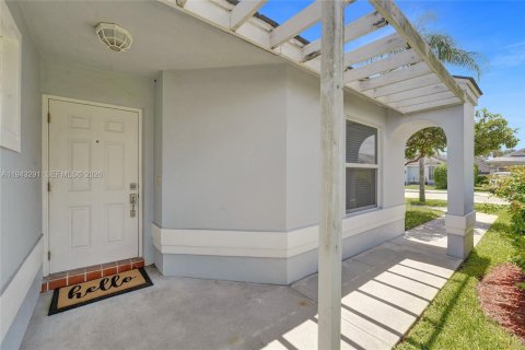 House in Davie, Florida 2 bedrooms, 116.69 sq.m. № 1999590 - photo 4