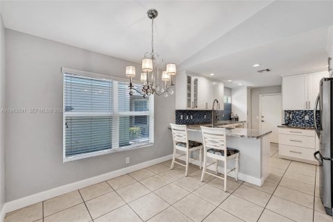House in Davie, Florida 2 bedrooms, 116.69 sq.m. № 1999590 - photo 17