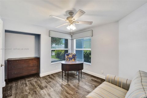 House in Davie, Florida 2 bedrooms, 116.69 sq.m. № 1999590 - photo 10