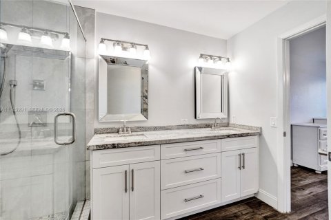 House in Davie, Florida 2 bedrooms, 116.69 sq.m. № 1999590 - photo 15