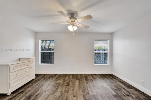 House in Davie, Florida 2 bedrooms, 116.69 sq.m. № 1999590 - photo 13