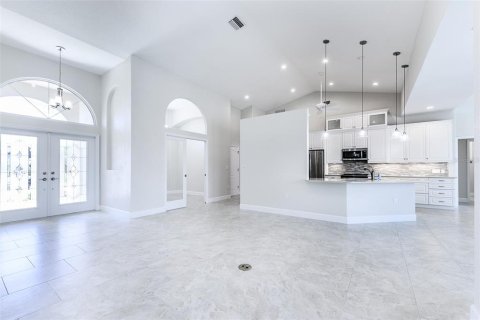 Villa ou maison à louer à Punta Gorda, Floride: 3 chambres, 222.41 m2 № 2432622 - photo 9