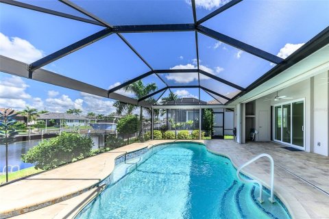 Villa ou maison à louer à Punta Gorda, Floride: 3 chambres, 222.41 m2 № 2432622 - photo 3