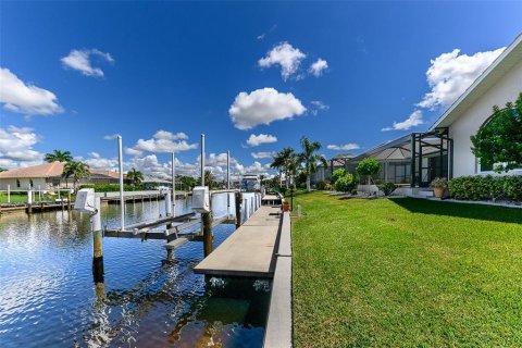 Villa ou maison à louer à Punta Gorda, Floride: 3 chambres, 222.41 m2 № 2432622 - photo 2