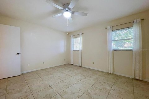 Villa ou maison à louer à Brandon, Floride: 4 chambres, 168.15 m2 № 2406448 - photo 22