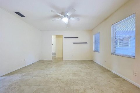 Villa ou maison à louer à Brandon, Floride: 4 chambres, 168.15 m2 № 2406448 - photo 30