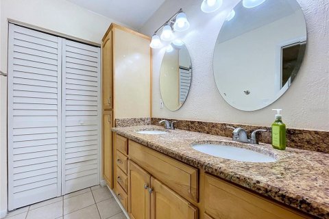 Villa ou maison à louer à Brandon, Floride: 4 chambres, 168.15 m2 № 2406448 - photo 20