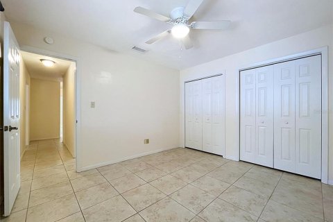 Villa ou maison à louer à Brandon, Floride: 4 chambres, 168.15 m2 № 2406448 - photo 24
