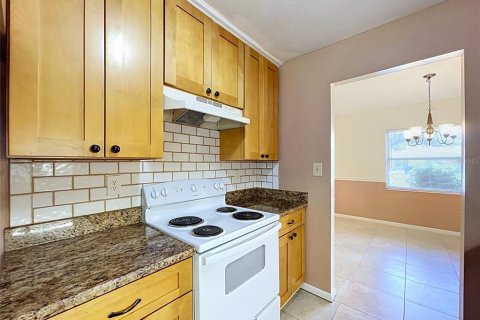 Villa ou maison à louer à Brandon, Floride: 4 chambres, 168.15 m2 № 2406448 - photo 6