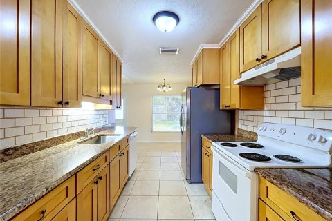 Villa ou maison à louer à Brandon, Floride: 4 chambres, 168.15 m2 № 2406448 - photo 7