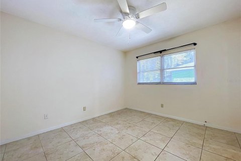 Villa ou maison à louer à Brandon, Floride: 4 chambres, 168.15 m2 № 2406448 - photo 23