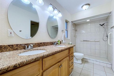 Villa ou maison à louer à Brandon, Floride: 4 chambres, 168.15 m2 № 2406448 - photo 18