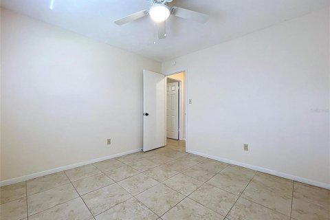 Villa ou maison à louer à Brandon, Floride: 4 chambres, 168.15 m2 № 2406448 - photo 25