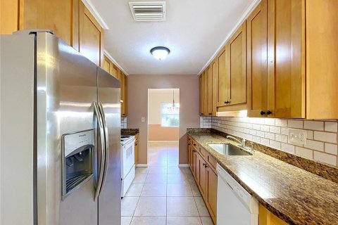 Villa ou maison à louer à Brandon, Floride: 4 chambres, 168.15 m2 № 2406448 - photo 9