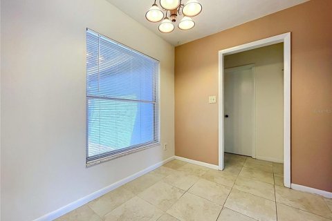 Villa ou maison à louer à Brandon, Floride: 4 chambres, 168.15 m2 № 2406448 - photo 12
