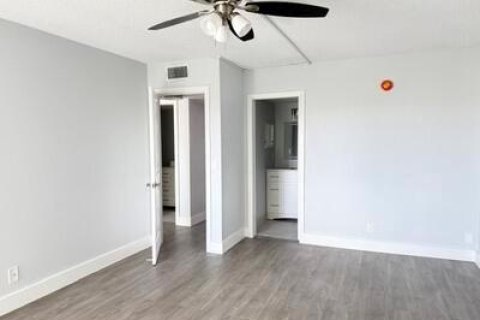 Copropriété à louer à West Palm Beach, Floride: 2 chambres, 98.66 m2 № 2439165 - photo 10