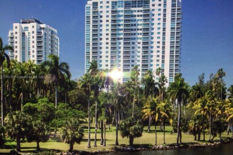 Condo in Miami, Florida, 1 bedroom  № 1691415 - photo 19