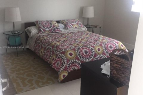 Condo in Miami, Florida, 1 bedroom  № 1691415 - photo 5