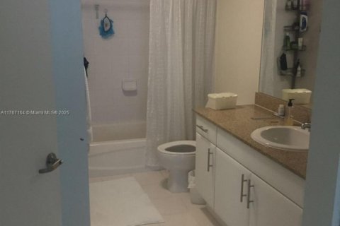 Condo in Miami, Florida, 1 bedroom  № 1691415 - photo 4