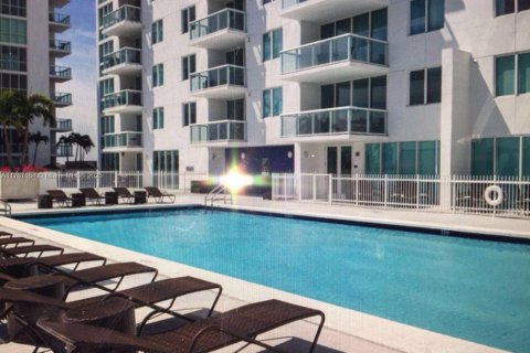 Condo in Miami, Florida, 1 bedroom  № 1691415 - photo 17