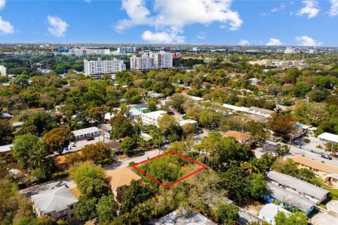 Commercial property in Miami, Florida № 1867704 - photo 2