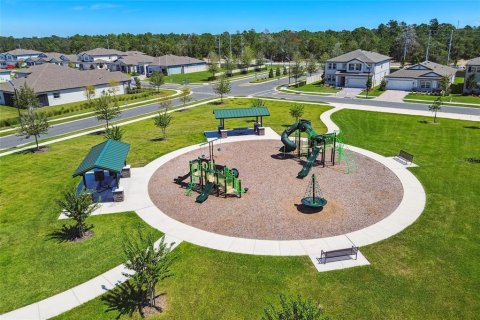 House in Spring Hill, Florida 4 bedrooms, 236.53 sq.m. № 2094274 - photo 4
