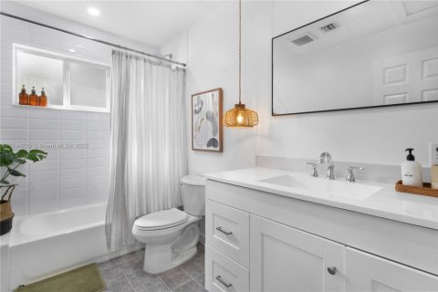 House in Pompano Beach, Florida 4 bedrooms, 149.94 sq.m. № 1492208 - photo 18