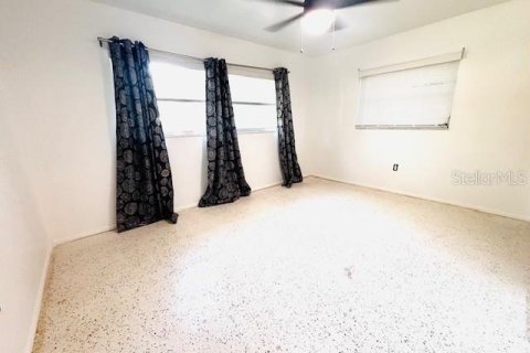 House in Weeki Wachee, Florida 2 bedrooms, 91.04 sq.m. № 1904747 - photo 6